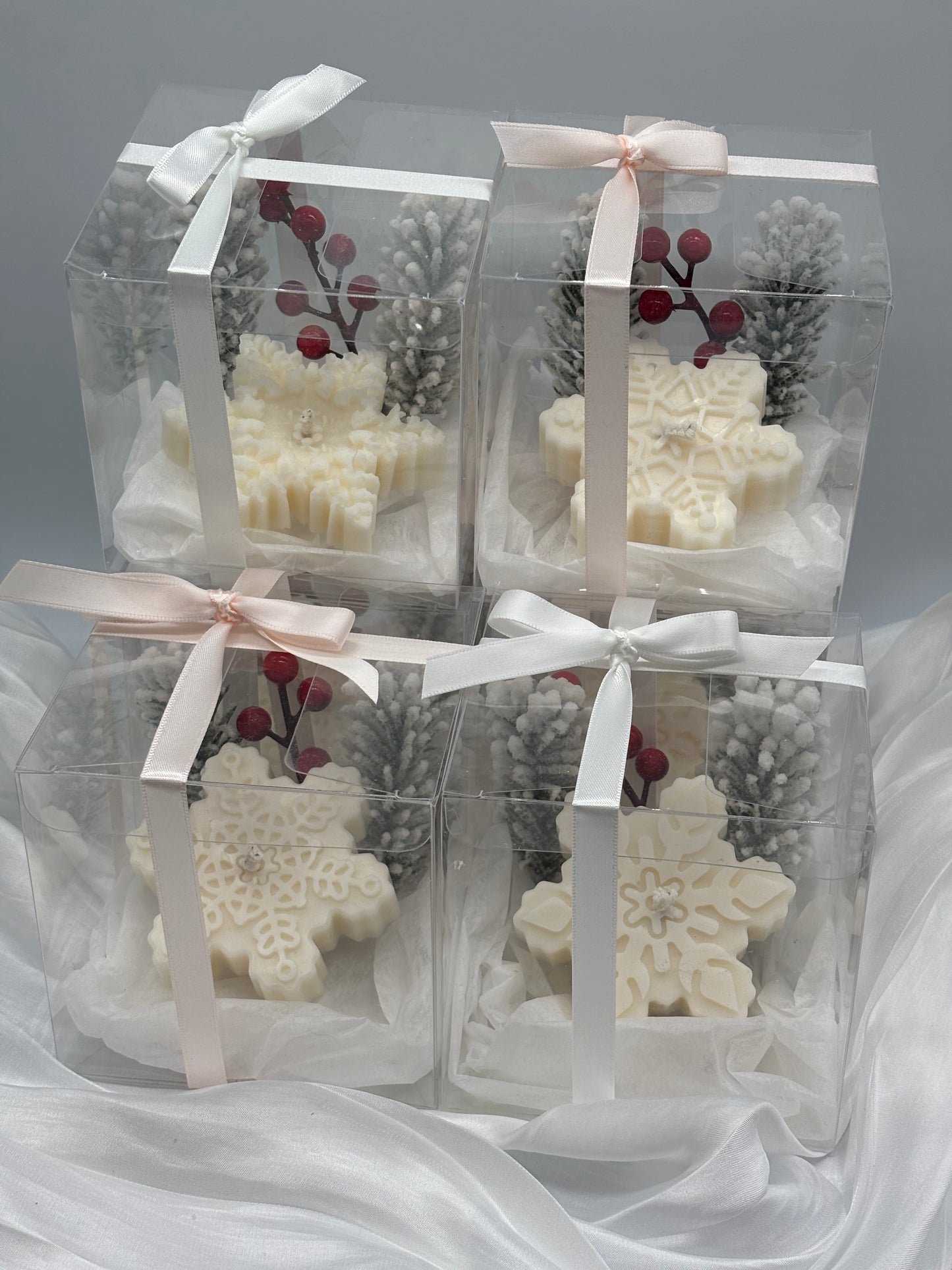 Schneeflocken-Kerze im Winterdesign